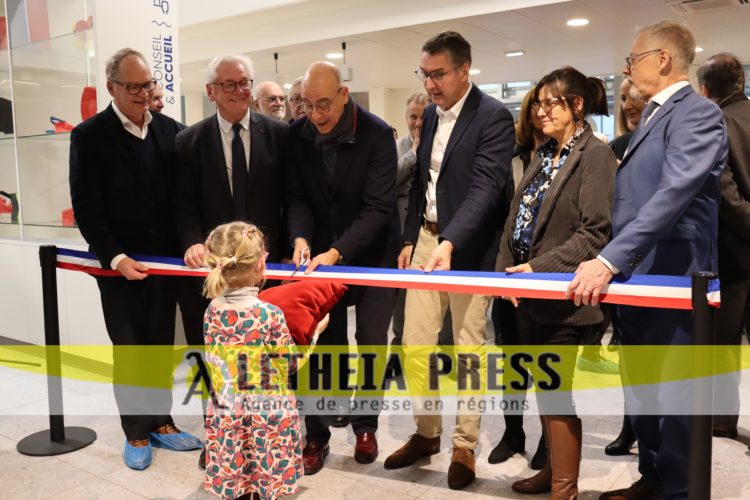 Les élus locaux étaient présents pour inaugurer le nouveau centre aquatique de Carvin, Aquaspot. Un investissement de 16,8 millions d’euros cofinancé par 6 partenaires. (© Aletheia Press / E.Chombart)