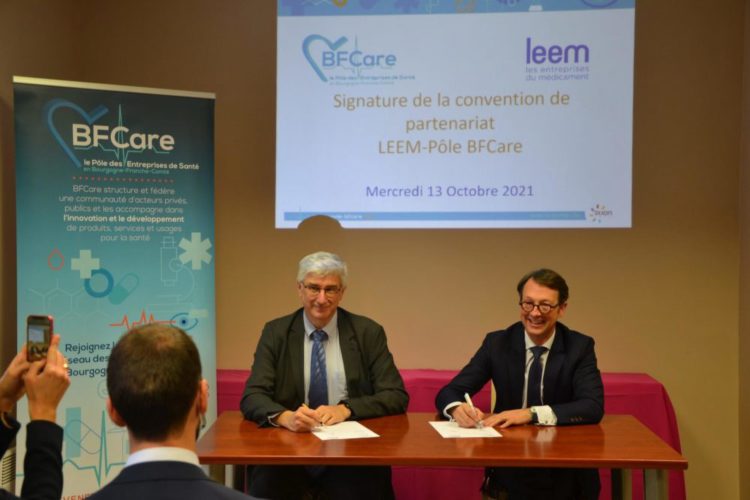 Patrick Alexandre, président de BFCare, et Philippe Lamoureux, Directeur Général du Leem, ont signé une convention de partenariat le 13 octobre dernier. (© BFCare)