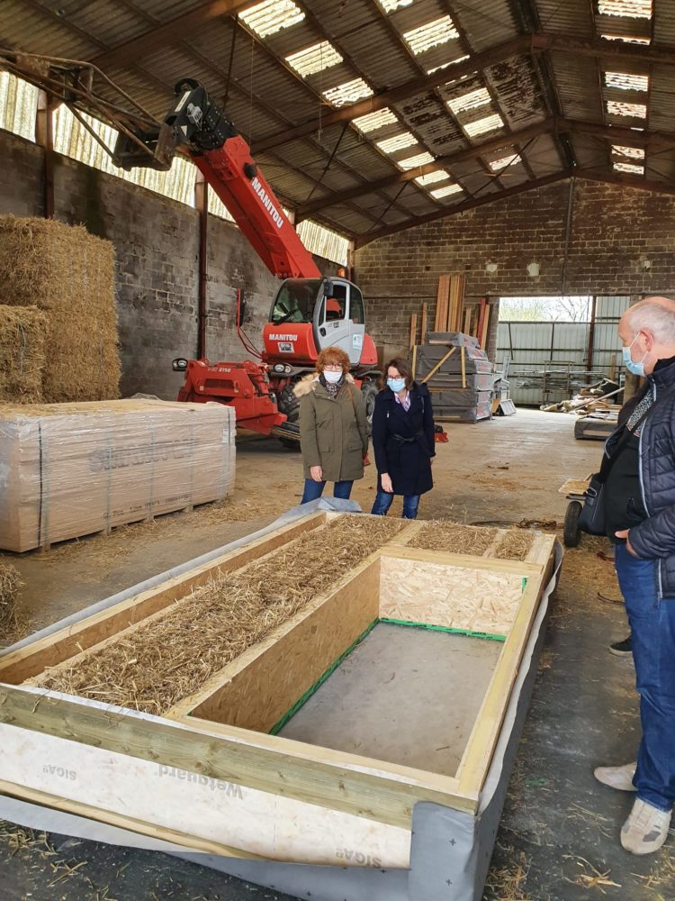 Présentation du système de caissons, lors de la visite de l’entreprise Fossé. (@ Ver-sur-Launette)