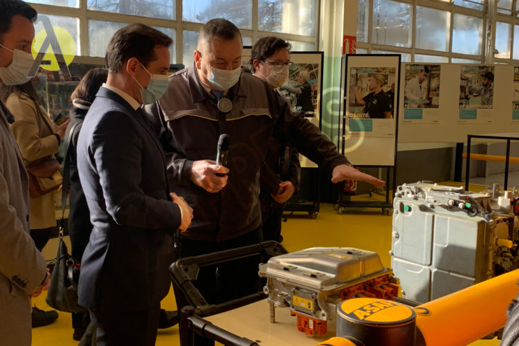 Djebbari visite usine Renault Cléon.