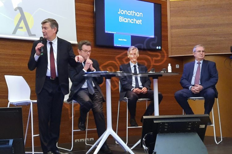 De g. à dr., Philippe Hourdain, président de la CCI Hauts-de-France, Frédéric Motte, président de la mission Rev3, Benoit Catel, directeur général du Crédit Coopératif et Philippe Vasseur, Président de la communauté Rev3. (© Aletheia Press / L. Péron)