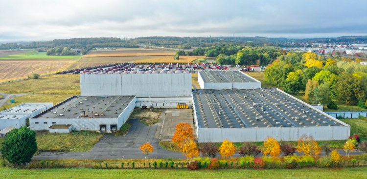 Sur les 45 000 m² de plateforme logistique, 1 800 m² se transformeront en bureaux et locaux sociaux. (© Panattoni / ADM)