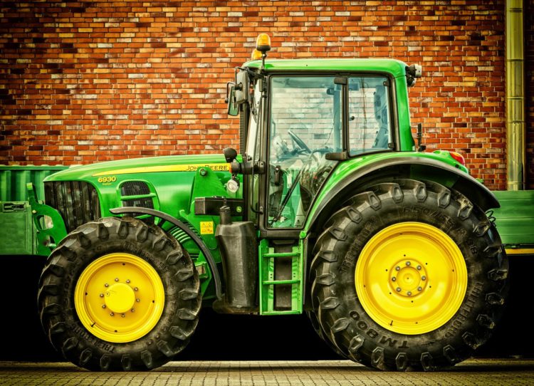 Le tracteur tour a relié Versailles à Poigny-la-Forêt, en passant par Beauvais, Flers, Veules-les-Roses..., soit un périple de 1 000 km et 11 arrêts.