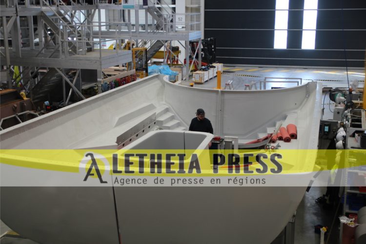 Le process de fabrication des pales recyclables est tenu secret. Pas de problème en revanche pour photographier la fabrication des nacelles, dans le bâtiment adjacent. (© Aletheia Press / B.Delabre)